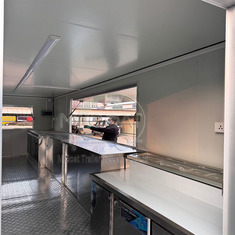 黒色の2軸商用フードトラック、移動式キッチン、ファストフード - Commercial Kitchen Trailer のレビューと価格